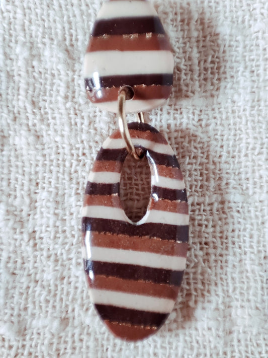 Boucles d'oreilles ovale creux - chocolat, café, praline & ligne dorée