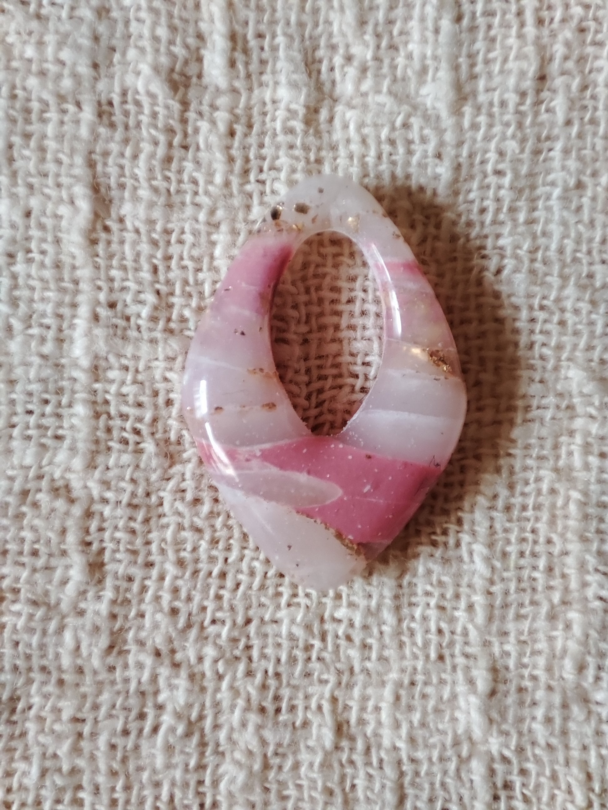 Détail matière diamants rosées minéral dorées