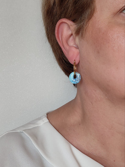 boucles d'oreilles modulables rondes bleu minéral doré pailleté portées profil